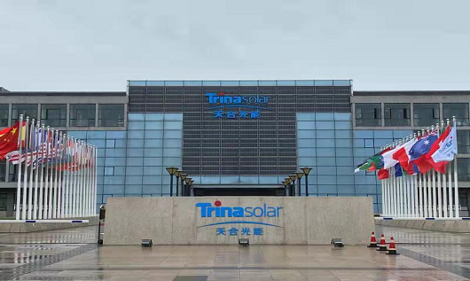 飞瑞为盐城天合光能厂区配备UPS电源及配套蓄电池