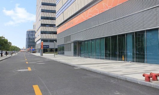 飞瑞为江湾翰林小区监控设备配置山特UPS电源